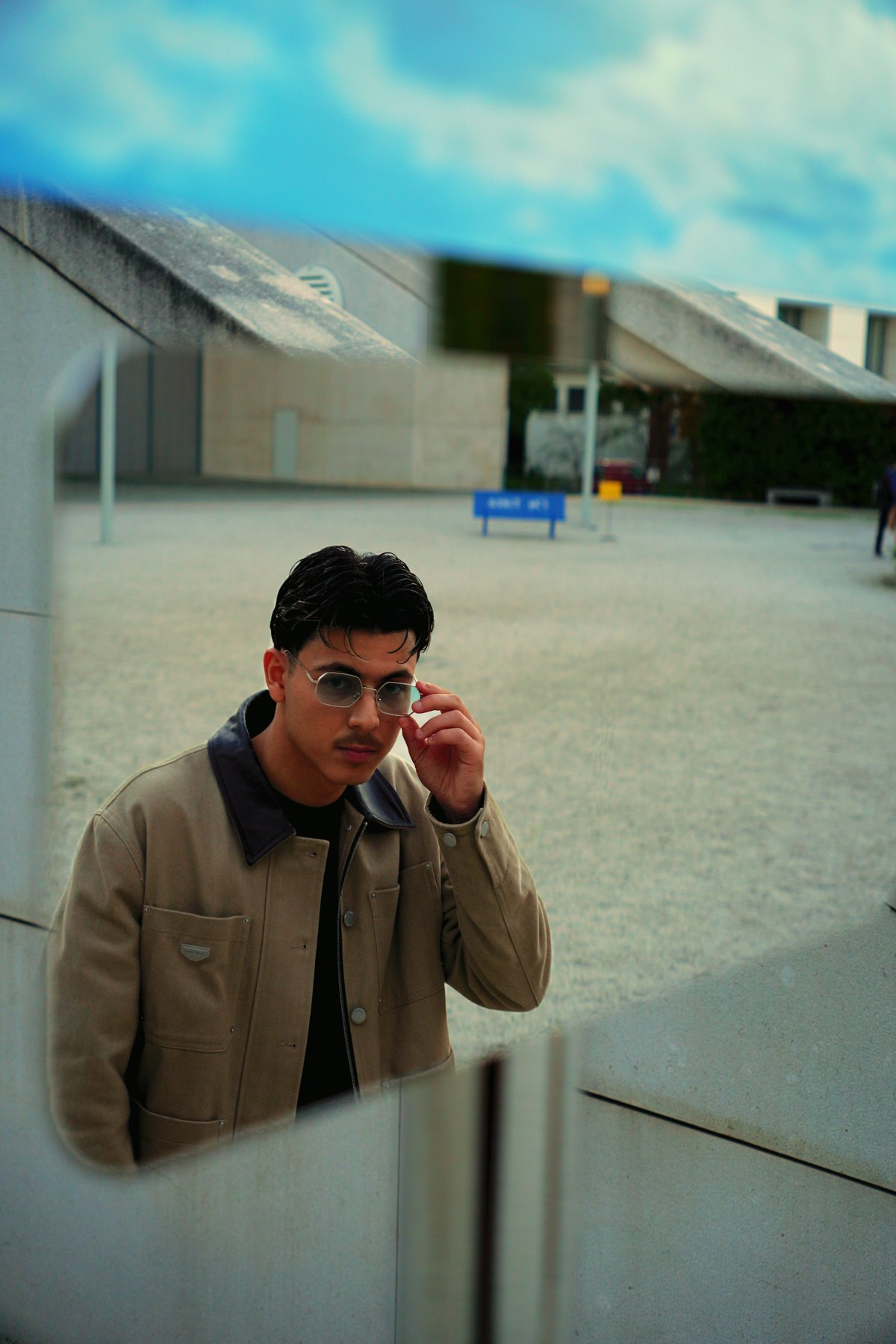 Look 05 – Spiegelbild mit Brille